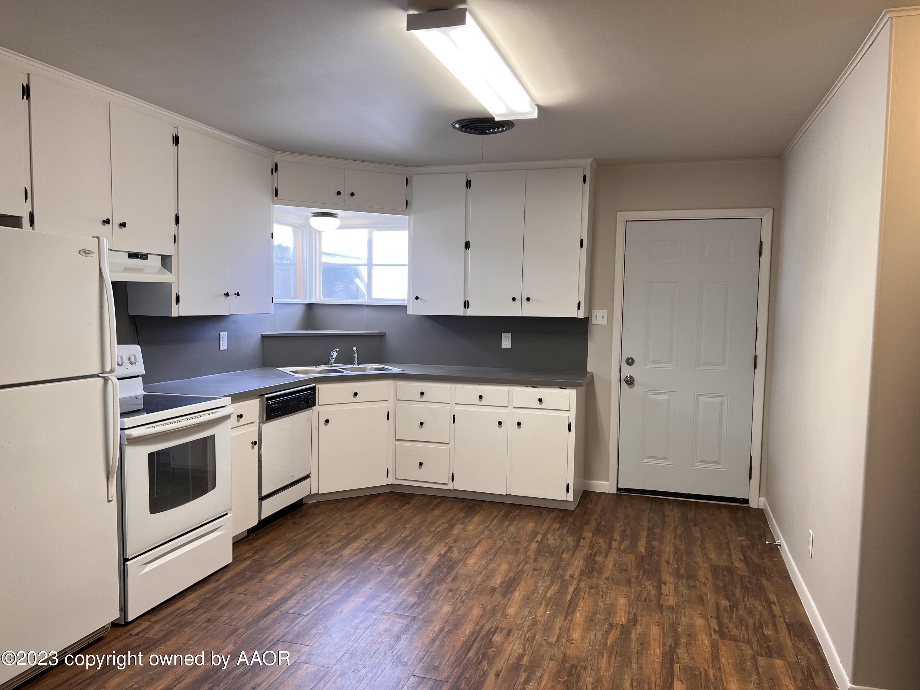 4321 Bowie Street Amarillo, TX 79110 - Photo 3 of 14 F25100BD-32C8-4AB0-82DD-8F46DC1C89B5
