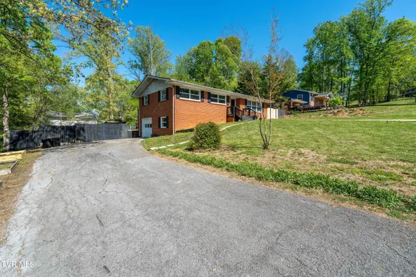 $337,000 | 1405 Brentwood Drive, Greeneville, TN 37743
