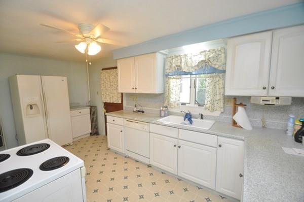 27 Hollis Road Lynn, MA 01904 - Photo 3 of 28 Gallery Image 3