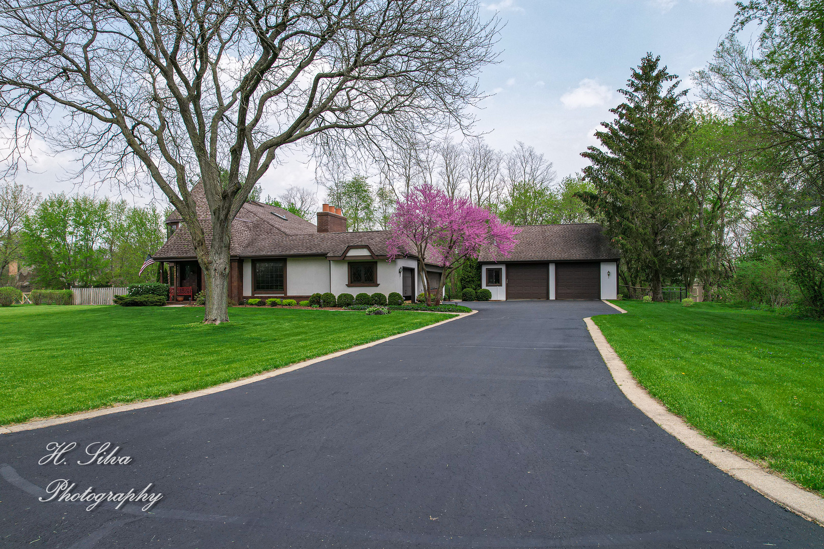 10404 Ridge Lane Marengo, IL 60152 - Photo 2 of 2 a front view of a house with a yard