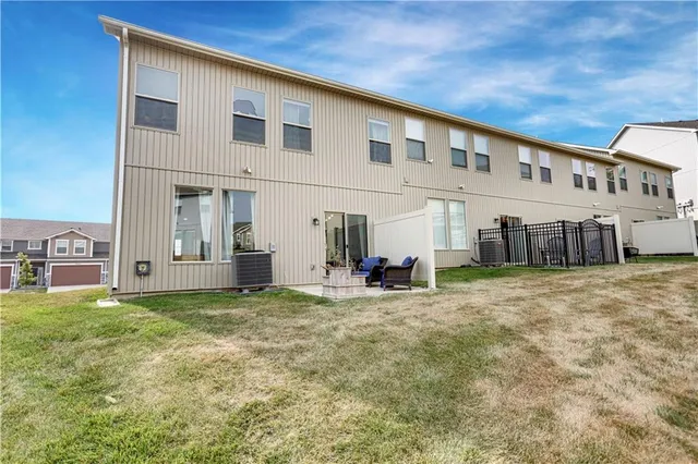 $305,000 | 7332 Aaron Street, Unit 24D, Parkville, MO 64152
