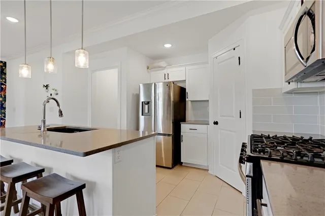 $305,000 | 7332 Aaron Street, Unit 24D, Parkville, MO 64152