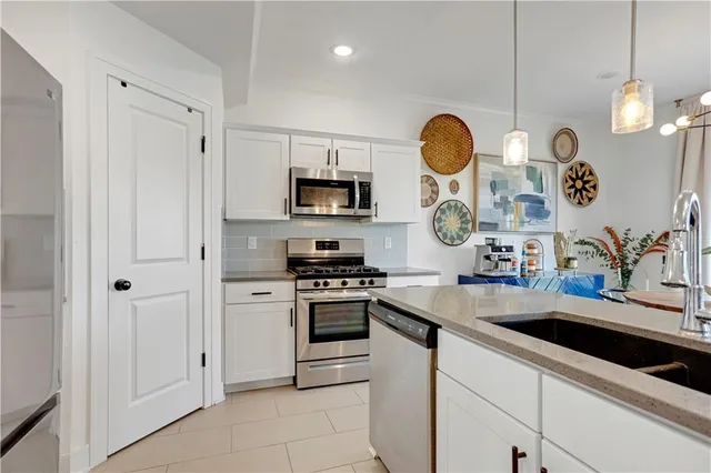 $305,000 | 7332 Aaron Street, Unit 24D, Parkville, MO 64152