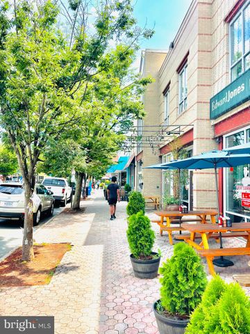 $1,400,000 | 2705 Mosby Street, Alexandria, VA 22305