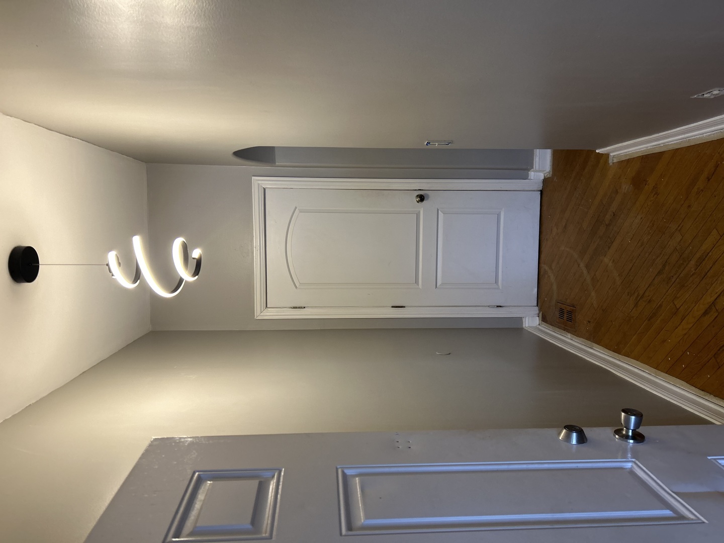 6409 South Rhodes Avenue Chicago, IL 60637 - Photo 4 of 6 a view of room with window