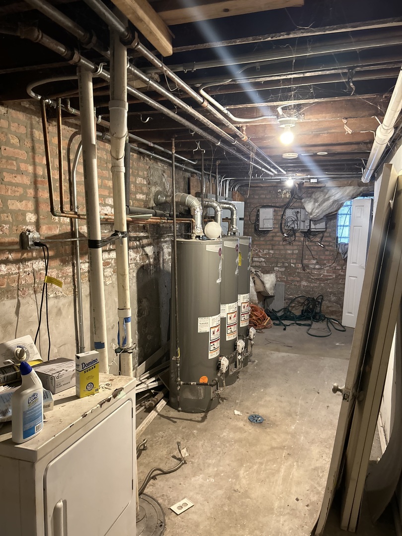 6409 South Rhodes Avenue Chicago, IL 60637 - Photo 5 of 6 a room with water heater and racks