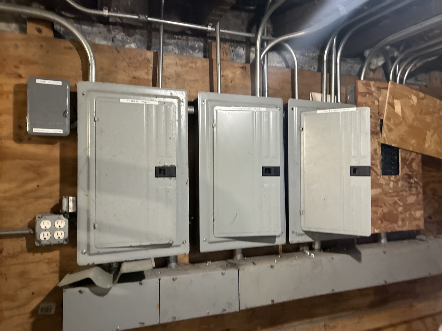 6409 South Rhodes Avenue Chicago, IL 60637 - Photo 6 of 6 a view of walk in closet