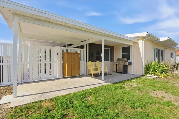 a view of a house with backyard and porch