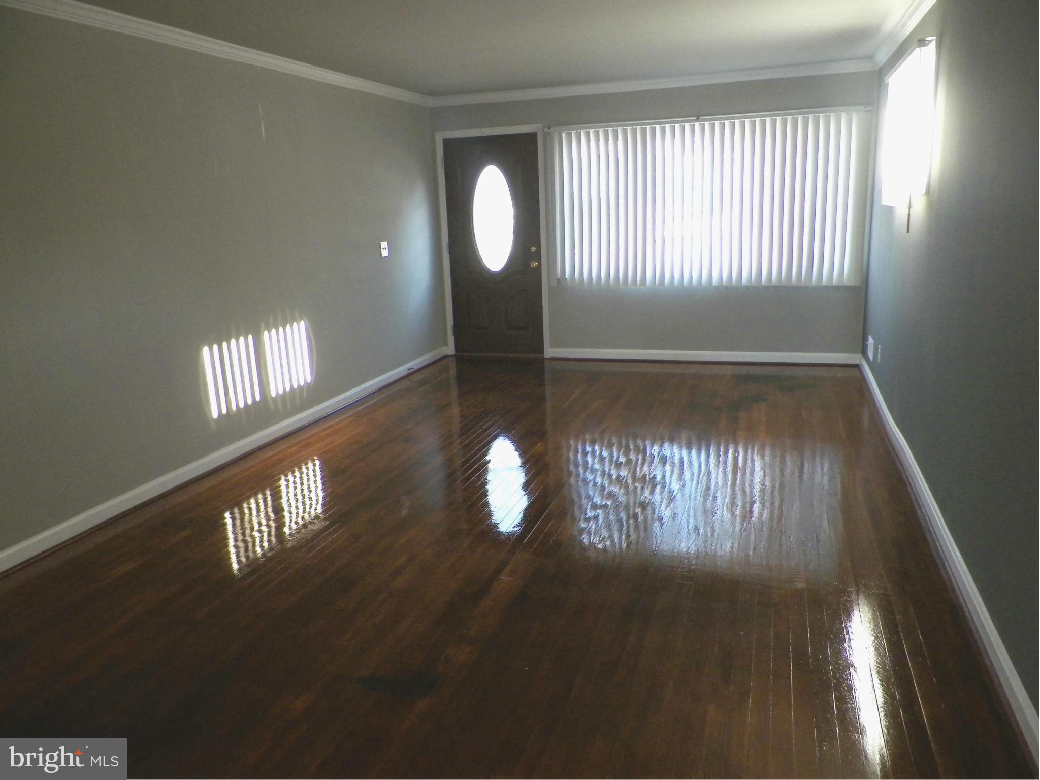 3814 Milford Mill Road Baltimore, MD 21244 - Photo 4 of 30 Living Room