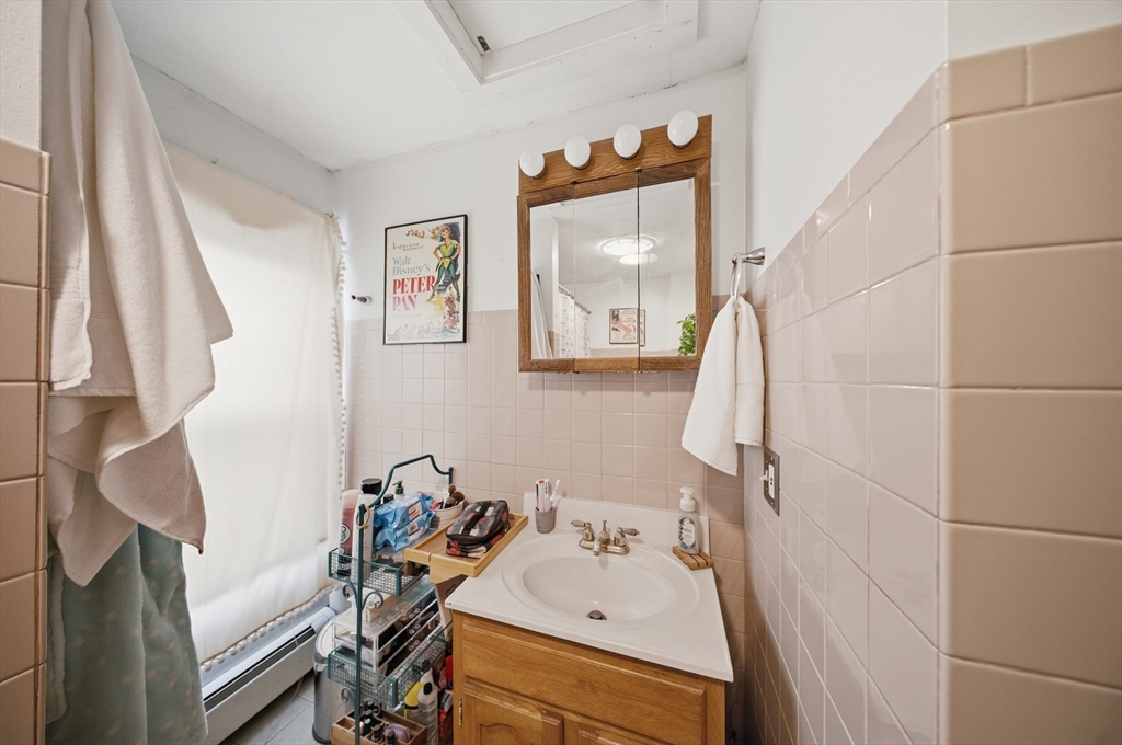 42 South Main Street Uxbridge, MA 01569 - Photo 11 of 41