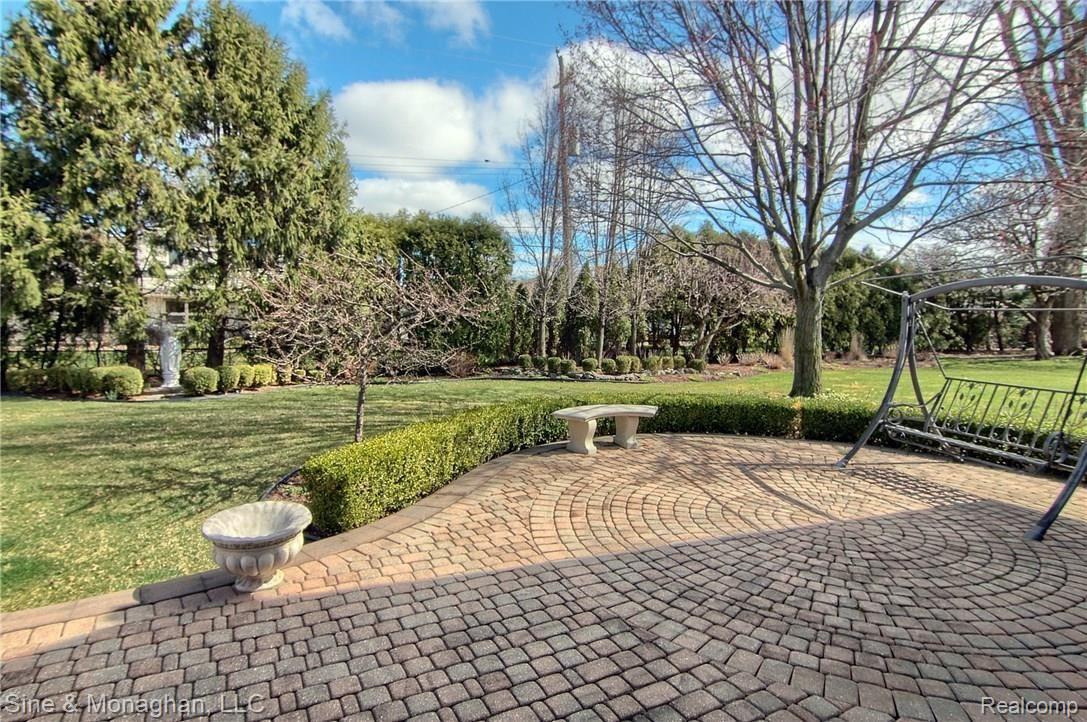 66 Belle Meade Road Grosse Pointe, MI 48236 - Photo 42 of 43 Patio.jpg
