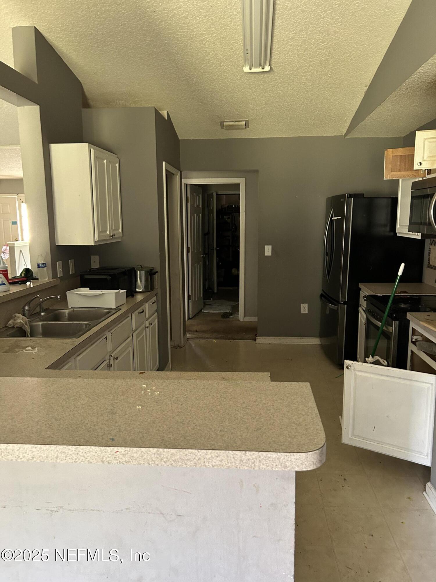 6369 Spring Hollow Court Jacksonville, FL 32218 - Photo 7 of 20 a living room with stainless steel appliances kitchen island granite countertop a sink and cabinets
