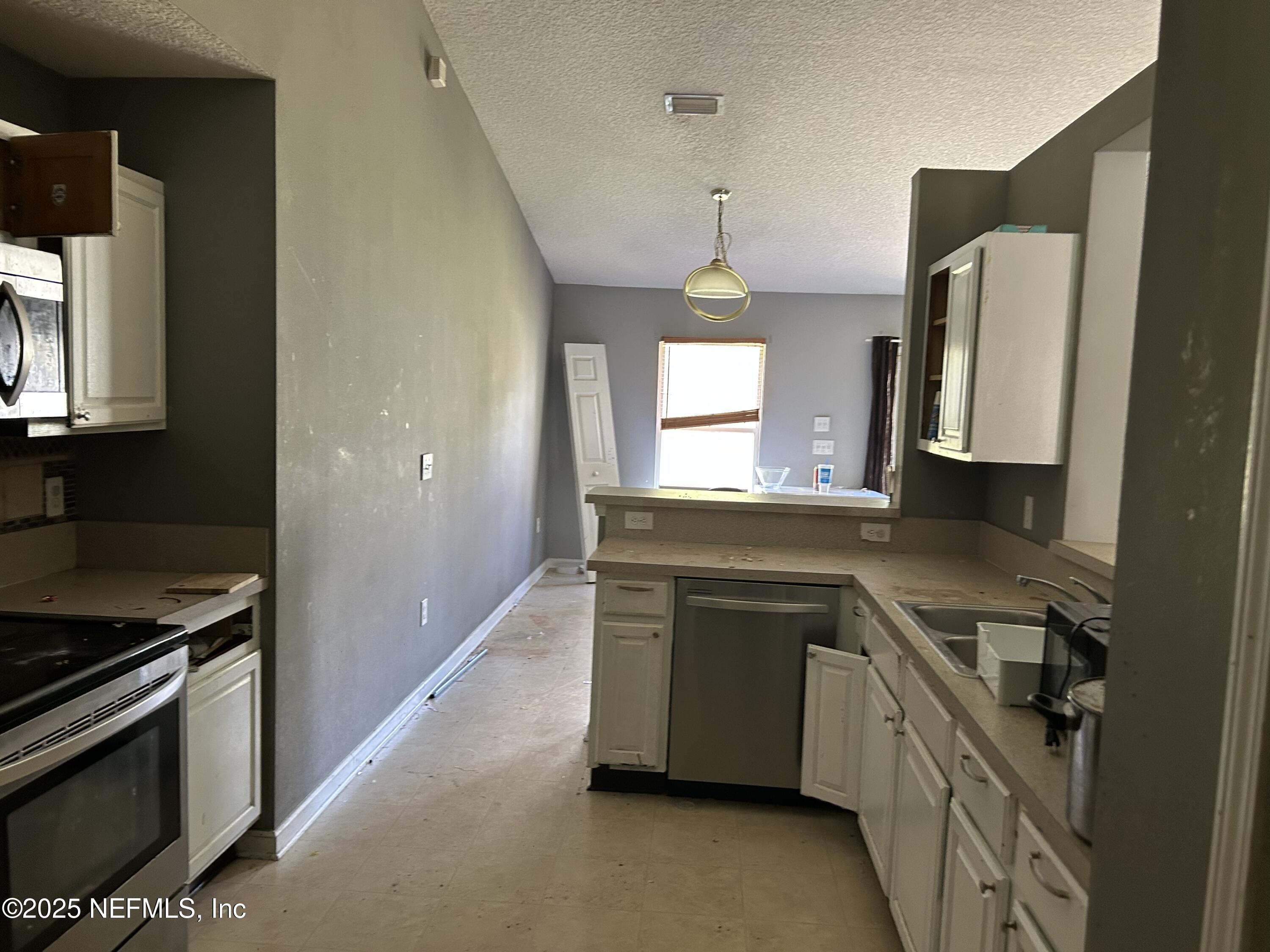 6369 Spring Hollow Court Jacksonville, FL 32218 - Photo 10 of 20 a kitchen with a sink stove and microwave