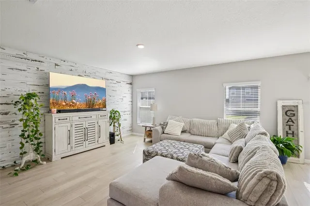 $3,400 | 12763 Canter Call Road, Lithia, FL 33547