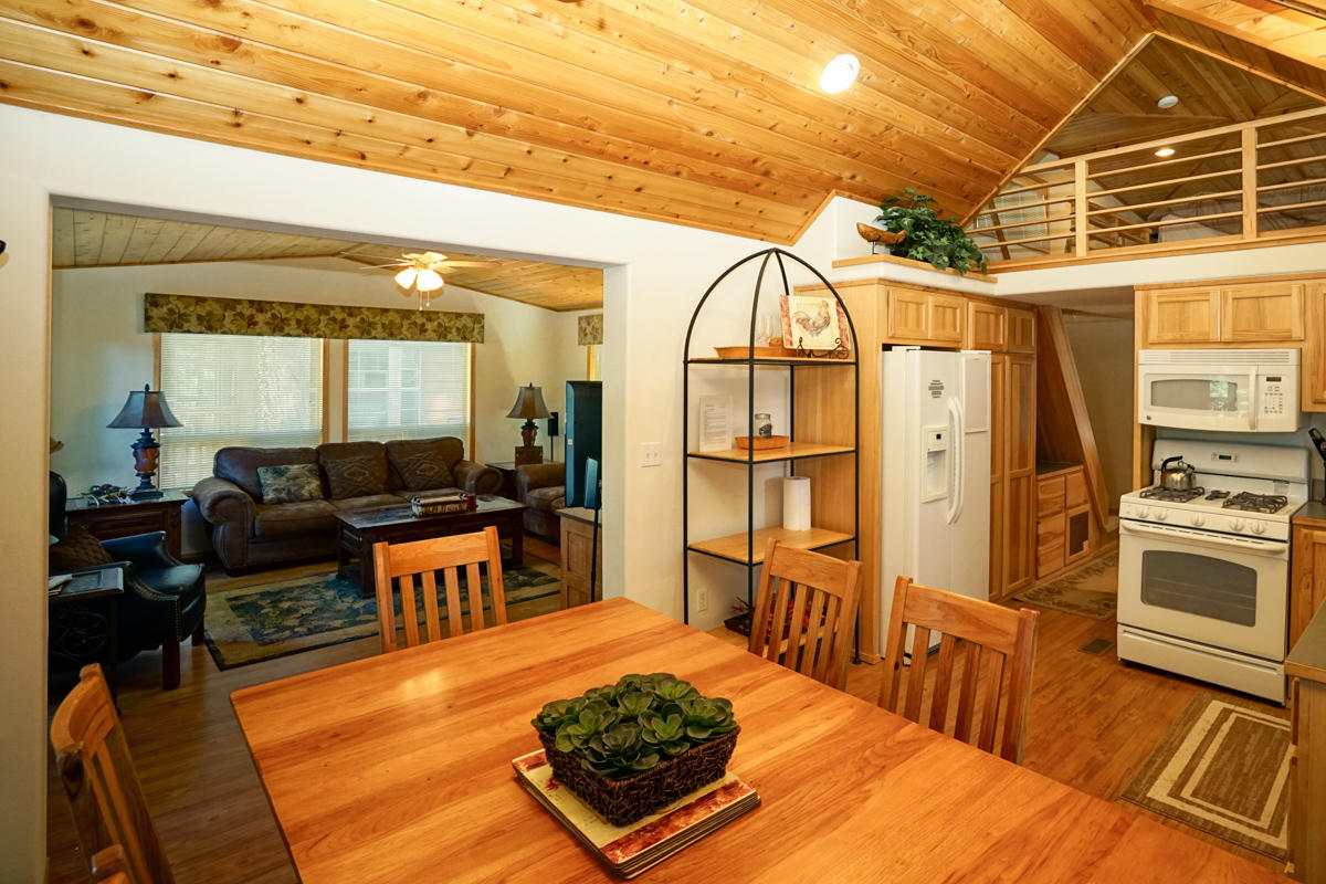 7979 Hyatt Prairie Road, Unit 40 Ashland, OR 97520 - Photo 9 of 21 Cabin_40_09