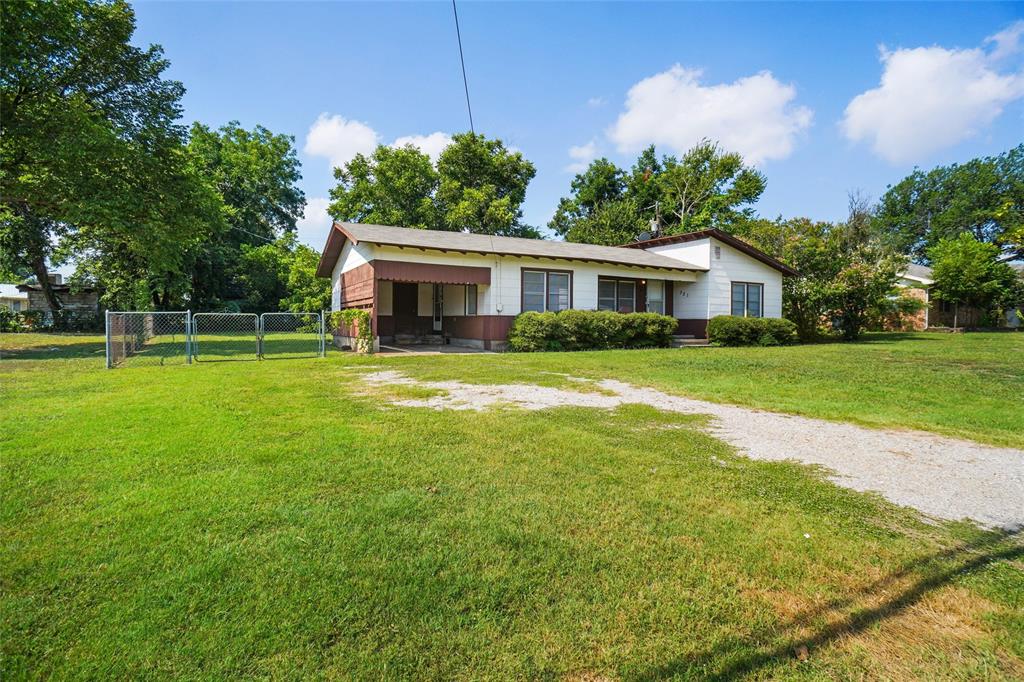 321 West Highway 199 Springtown, TX 76082 - Photo 3 of 22 a view of a house with a yard
