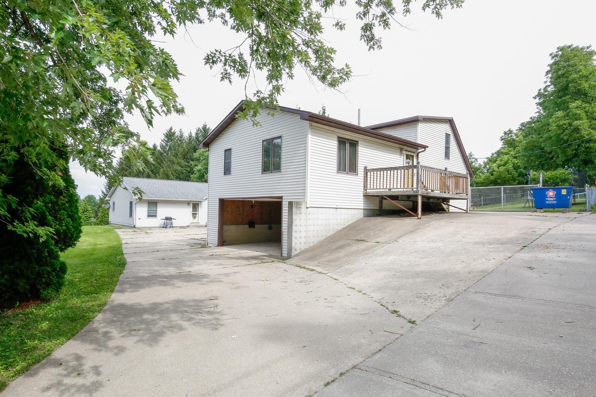 910 Stony Point Road Dixon, IL 61021 - Photo 4 of 44