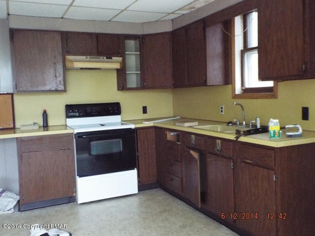 671 Grant Street Hazleton, PA 18201 - Photo 4 of 9 Kitchen
