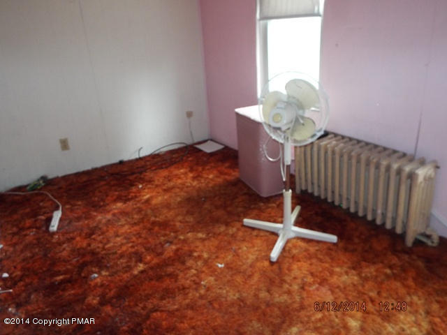 671 Grant Street Hazleton, PA 18201 - Photo 7 of 9 Bedroom 3