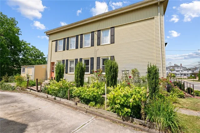 $2,000 | 110 High Street, Unit 2, Westerly, RI 02891