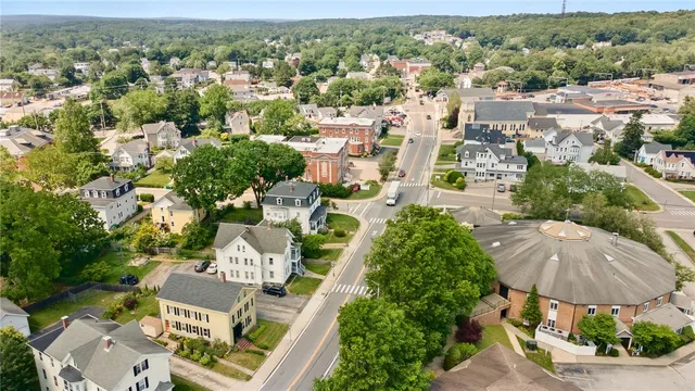 $2,000 | 110 High Street, Unit 2, Westerly, RI 02891