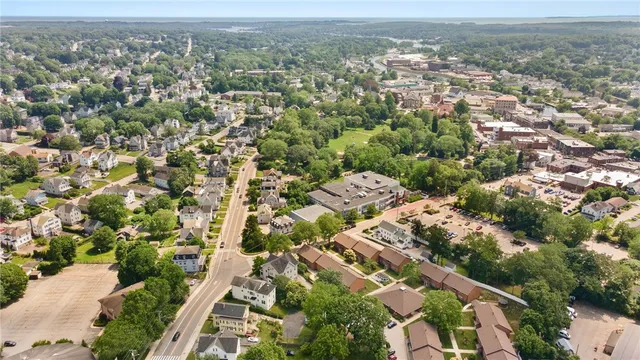 $2,000 | 110 High Street, Unit 2, Westerly, RI 02891