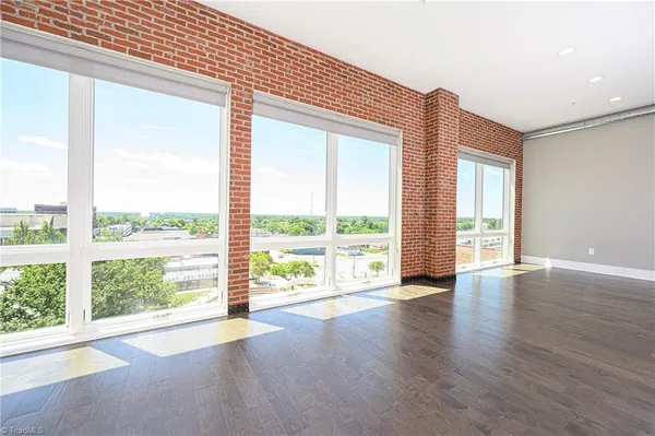 $650,000 | 400 West 4th Street, Unit 504, Winston-Salem, NC 27101