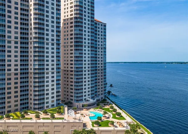 $3,000 | 2104 West First Street, Unit 1902, Fort Myers, FL 33901