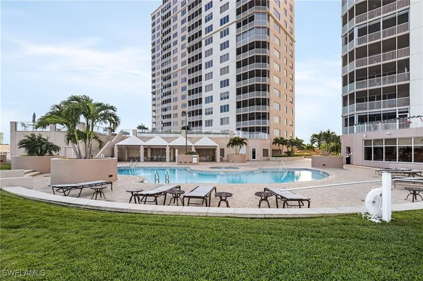 $3,000 | 2104 West First Street, Unit 1902, Fort Myers, FL 33901