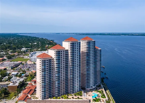 $3,000 | 2104 West First Street, Unit 1902, Fort Myers, FL 33901