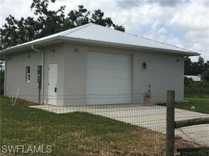 18759 Persimmon Ridge Road Alva, FL 33920 - Photo 3 of 23 a backyard of a house