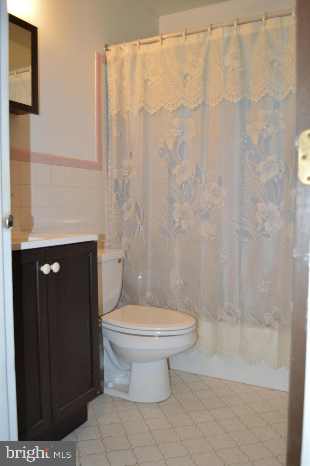 3503 Fondulac Road Baltimore, MD 21234 - Photo 8 of 22 Bath