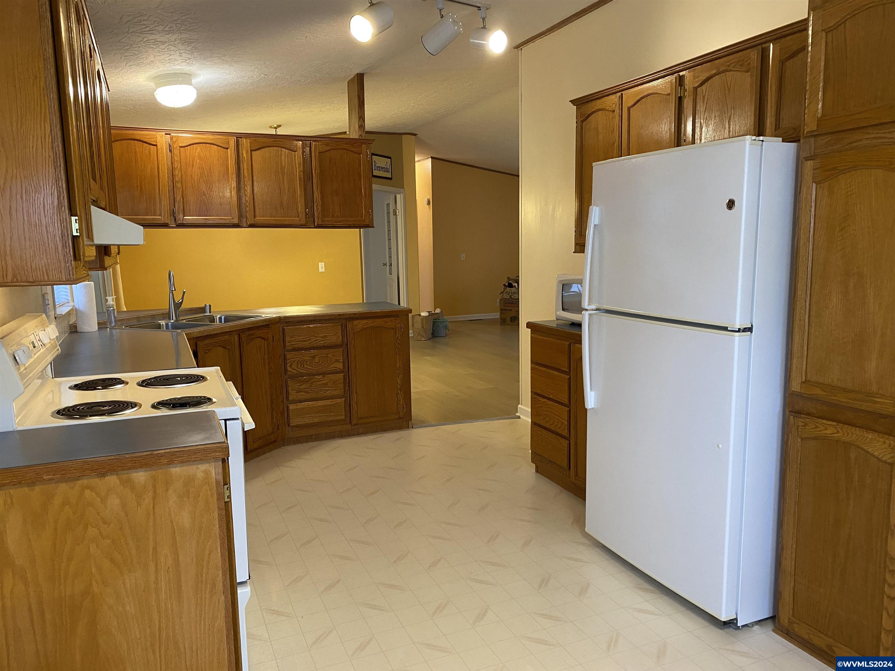 5137 Springfield Court North Keizer, OR 97303 - Photo 7 of 33 Gallery Image 7