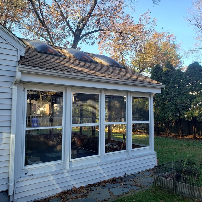 258 Cooper Street Springfield, MA 01108 - Photo 3 of 28