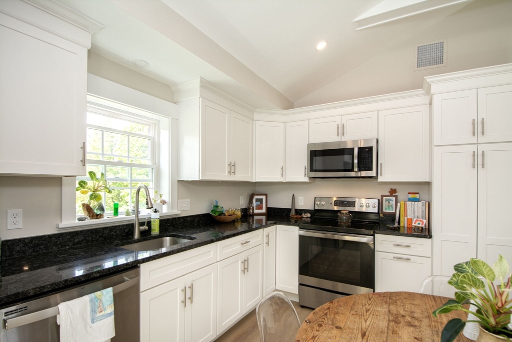 550 Jerusalem Road, Unit 6 Cohasset, MA 02025 - Photo 12 of 18 Gallery Image 12