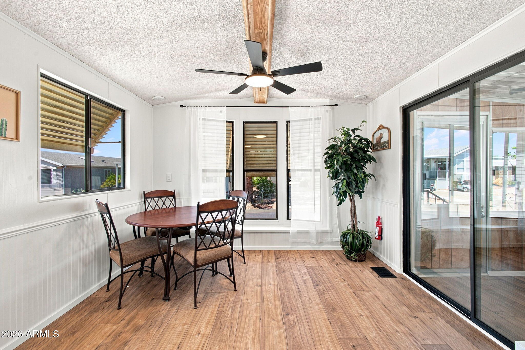 17200 West Bell Road, Unit 246 Surprise, AZ 85374 - Photo 9 of 27 Living2