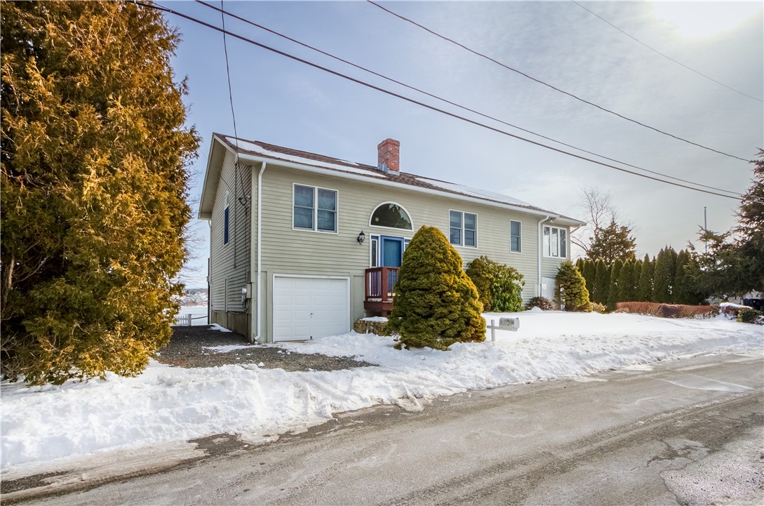 1309 Anthony Road Portsmouth, RI 02871 - Photo 3 of 50