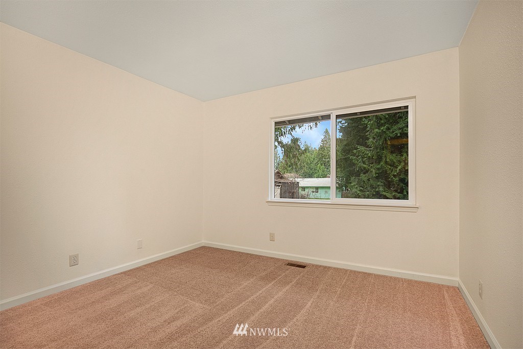 19133 2nd Avenue Southeast Bothell, WA 98012 - Photo 7 of 13 Gallery Image 7