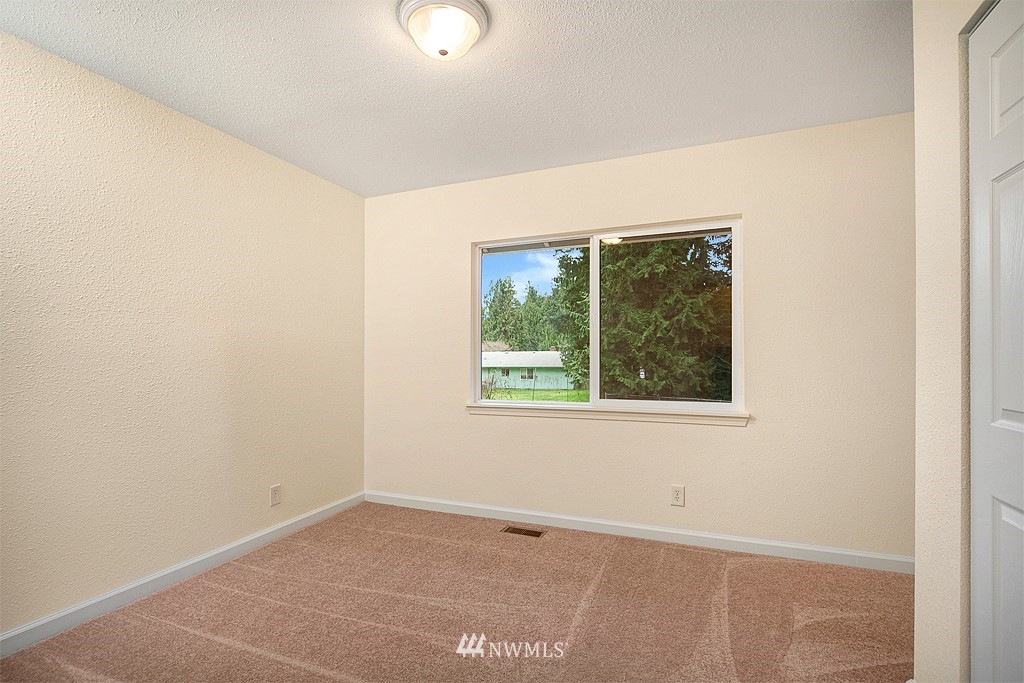 19133 2nd Avenue Southeast Bothell, WA 98012 - Photo 8 of 13 Gallery Image 8