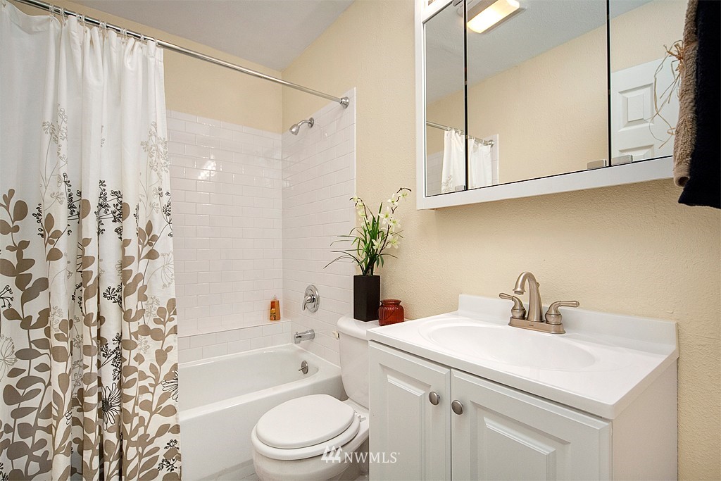 19133 2nd Avenue Southeast Bothell, WA 98012 - Photo 9 of 13 Gallery Image 9