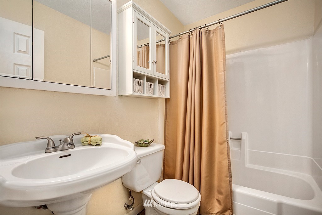 19133 2nd Avenue Southeast Bothell, WA 98012 - Photo 10 of 13 Gallery Image 10