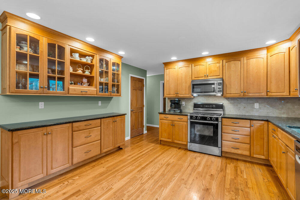 863 Holmdel Road Holmdel, NJ 07733 - Photo 24 of 39 11k