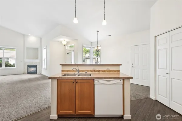 $5,400 | 24202 224th Avenue Southeast, Unit 3, Maple Valley, WA 98038