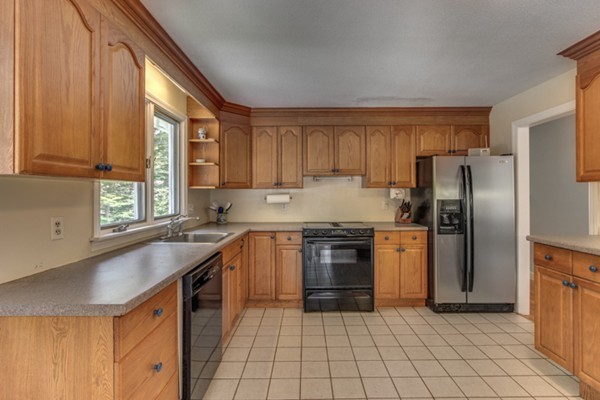81 Old Cart Road Hamilton, MA 01982 - Photo 11 of 27 Gallery Image 11
