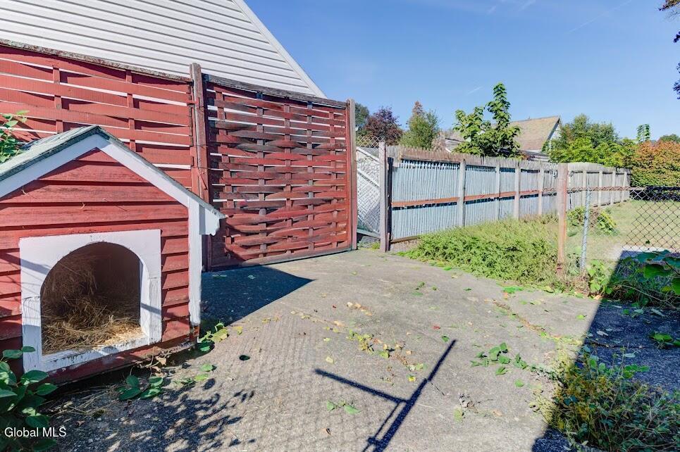 244 Howell Street Schenectady, NY 12303 - Photo 36 of 42 clear pet area