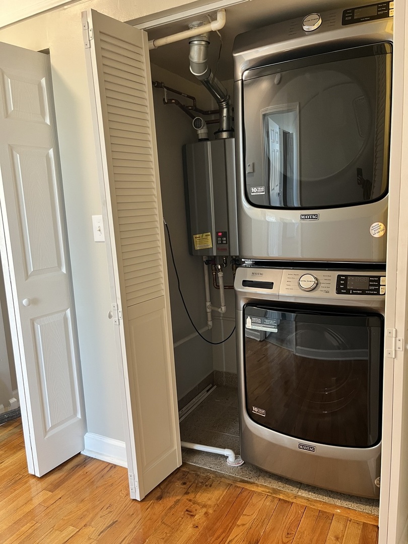 501 West 60th Place, Unit 3 Chicago, IL 60621 - Photo 11 of 12 a utility room with mirror and dryer