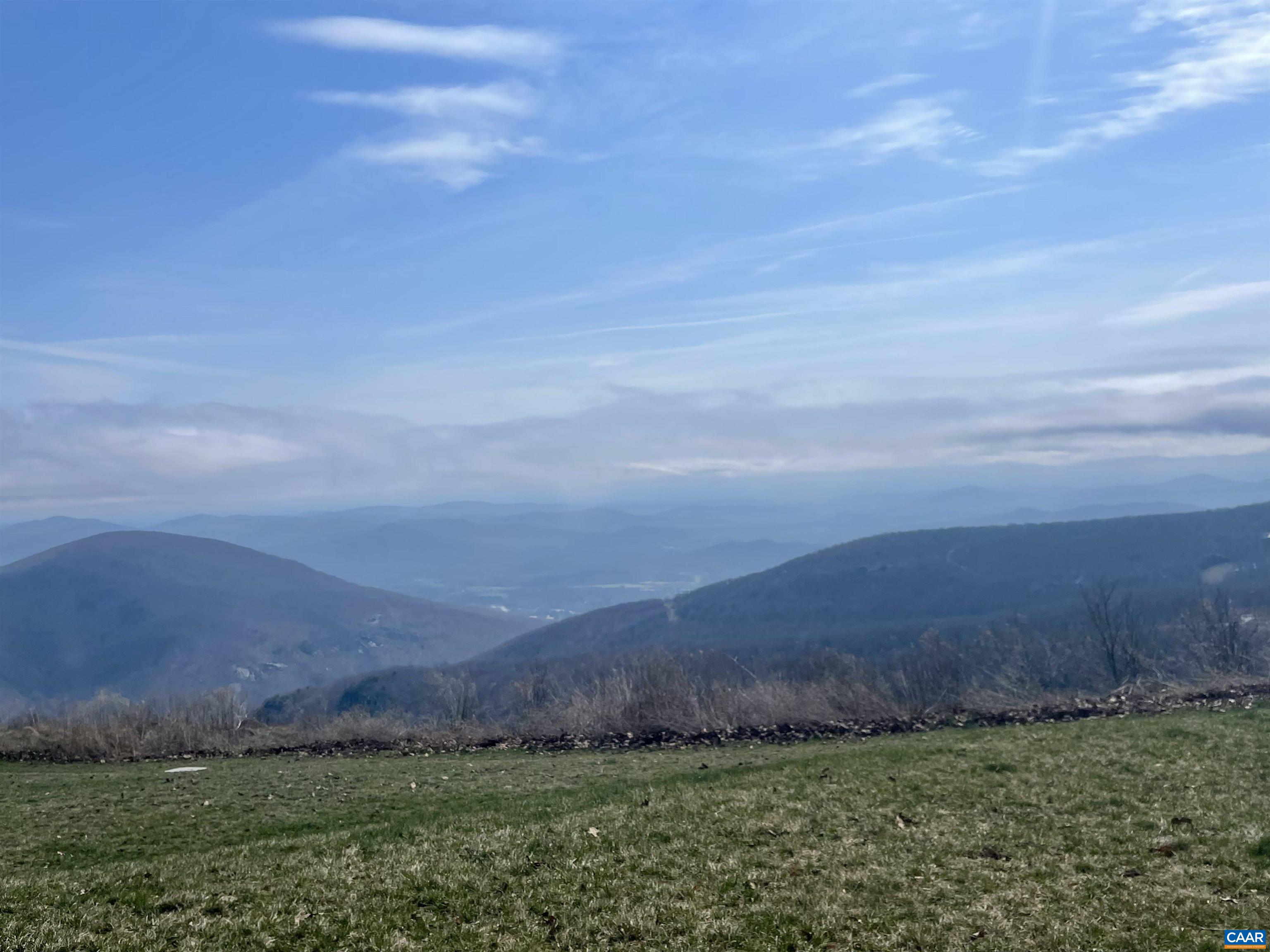 1613 Overlook Condos Roseland, VA 22967 - Photo 29 of 35 a view of an outdoor space and mountain view
