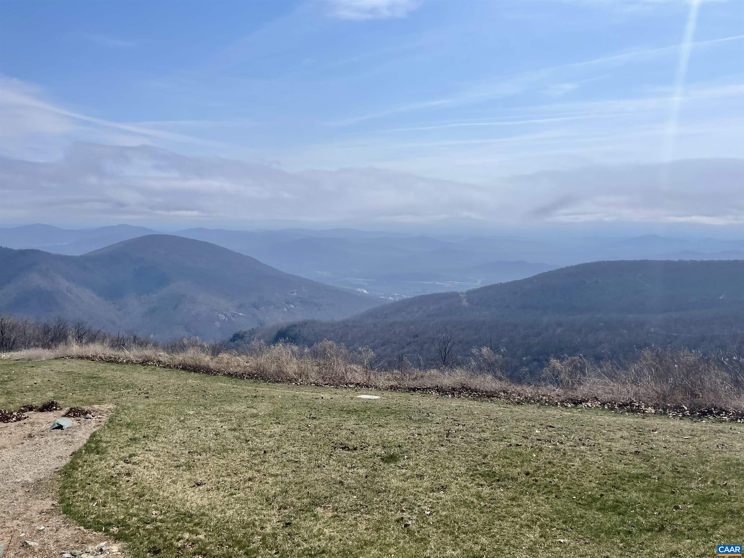 1613 Overlook Condos Roseland, VA 22967 - Photo 30 of 35 a view of an outdoor space