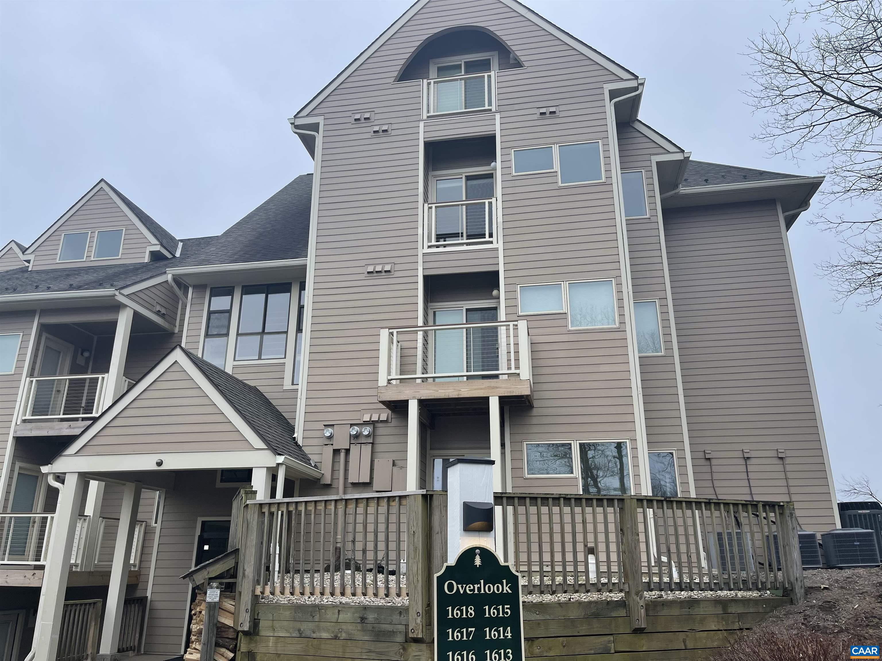 1613 Overlook Condos Roseland, VA 22967 - Photo 32 of 35 a front view of a house
