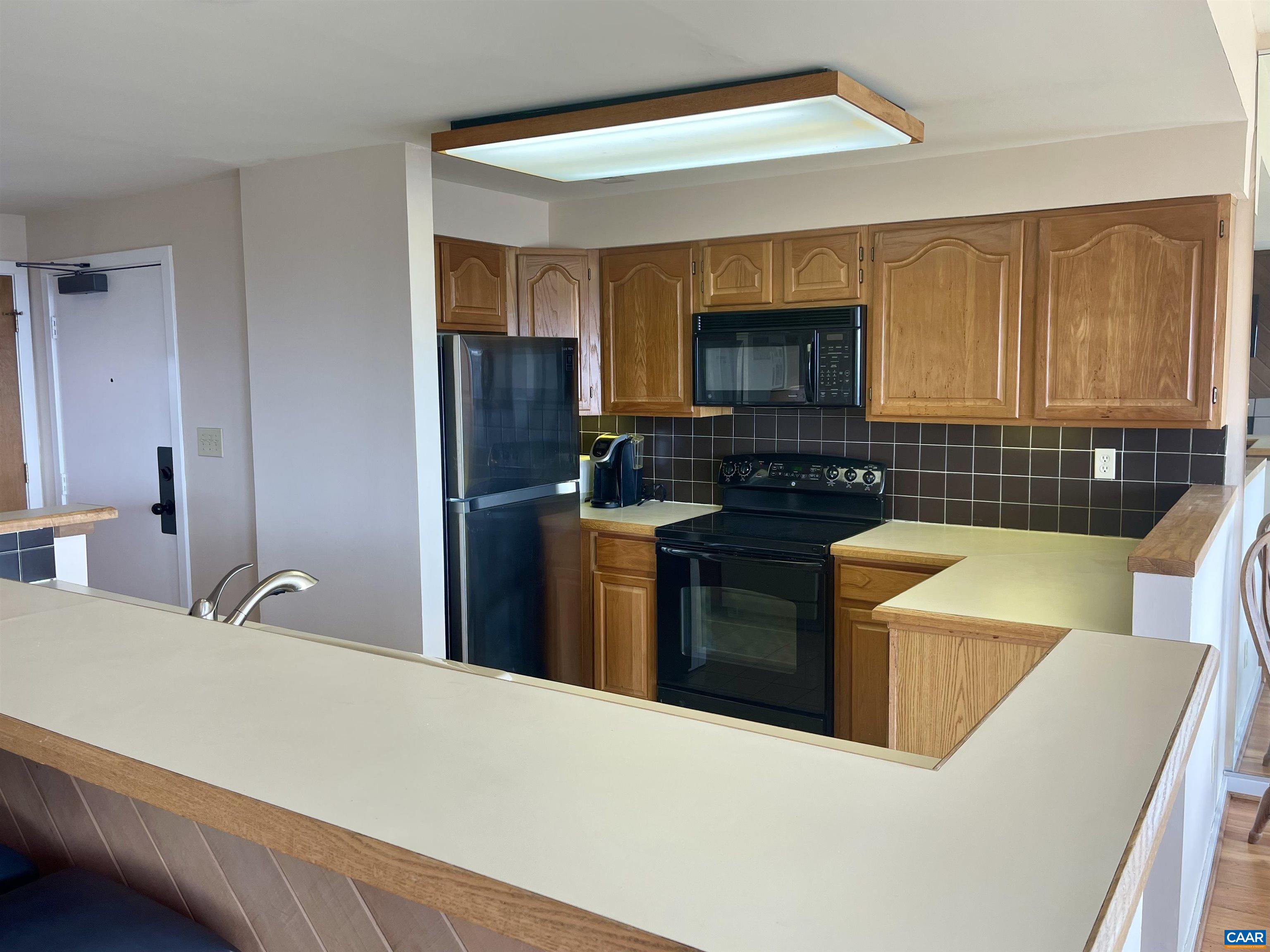 1613 Overlook Condos Roseland, VA 22967 - Photo 9 of 35 a kitchen with a refrigerator and a sink